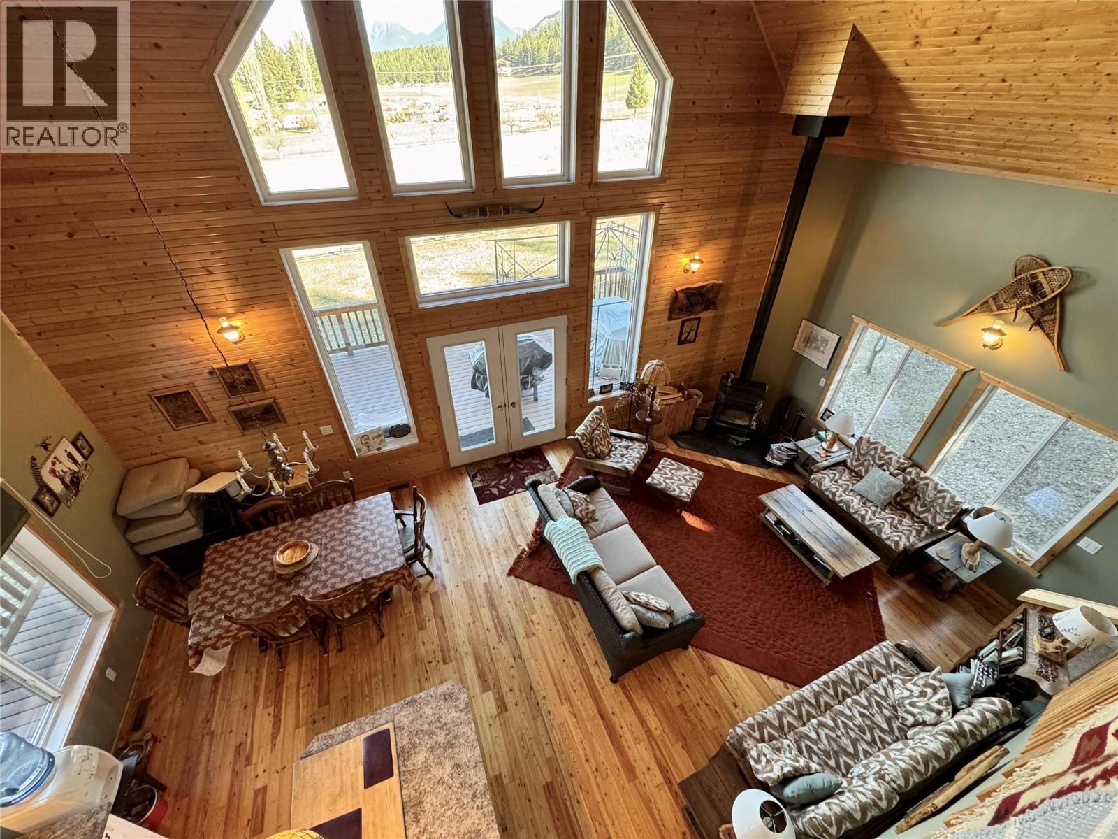 5586 Highway 95, Edgewater, BC - Indoor