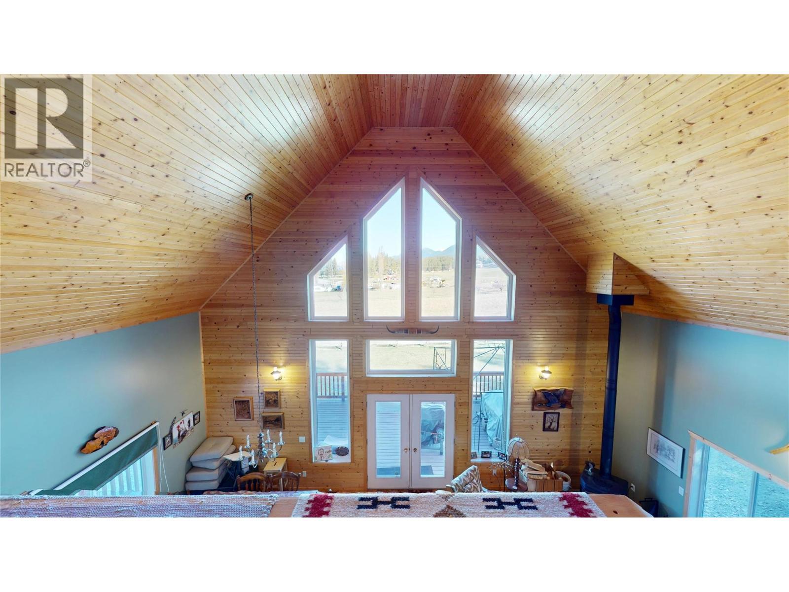 5586 Highway 95, Edgewater, BC - Indoor Photo Showing Other Room