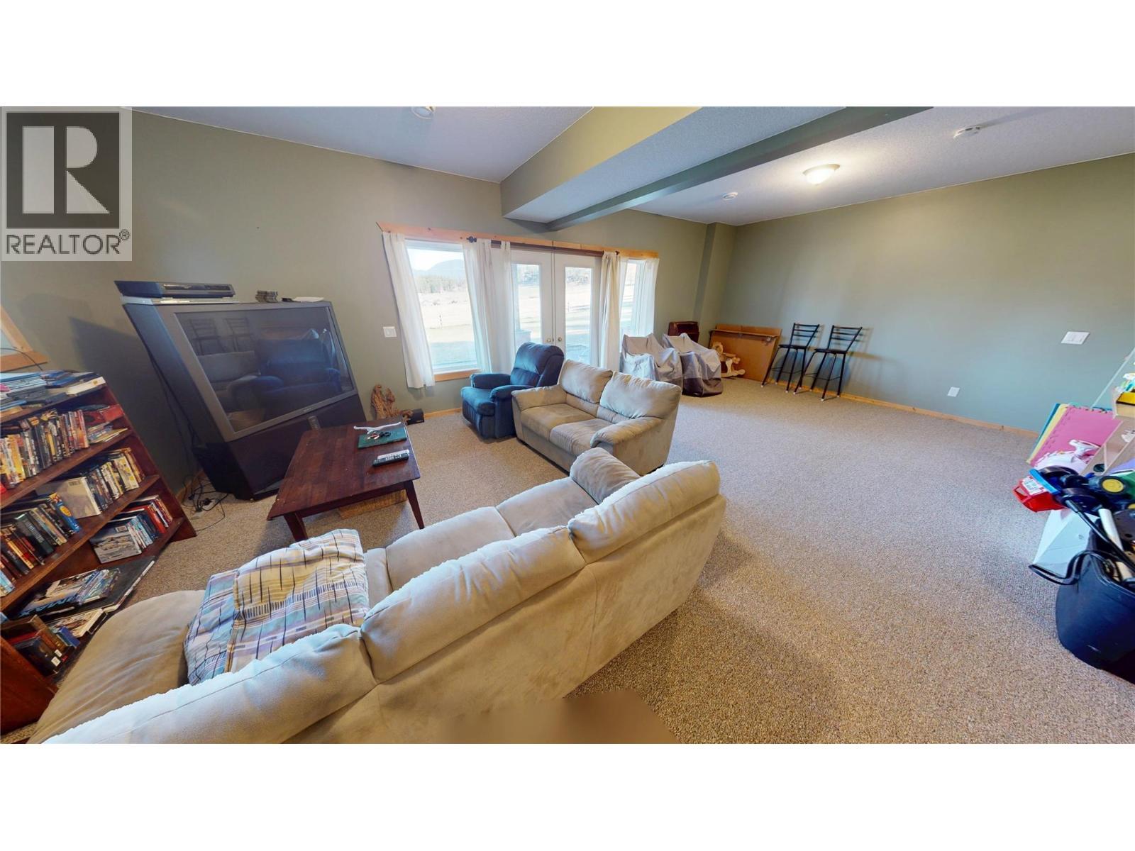 5586 Highway 95, Edgewater, BC - Indoor