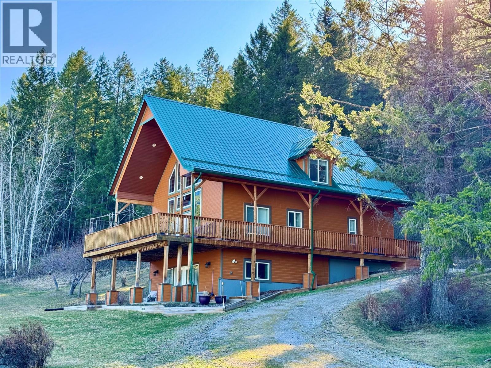 5586 Highway 95, Edgewater, BC - Outdoor With Deck Patio Veranda