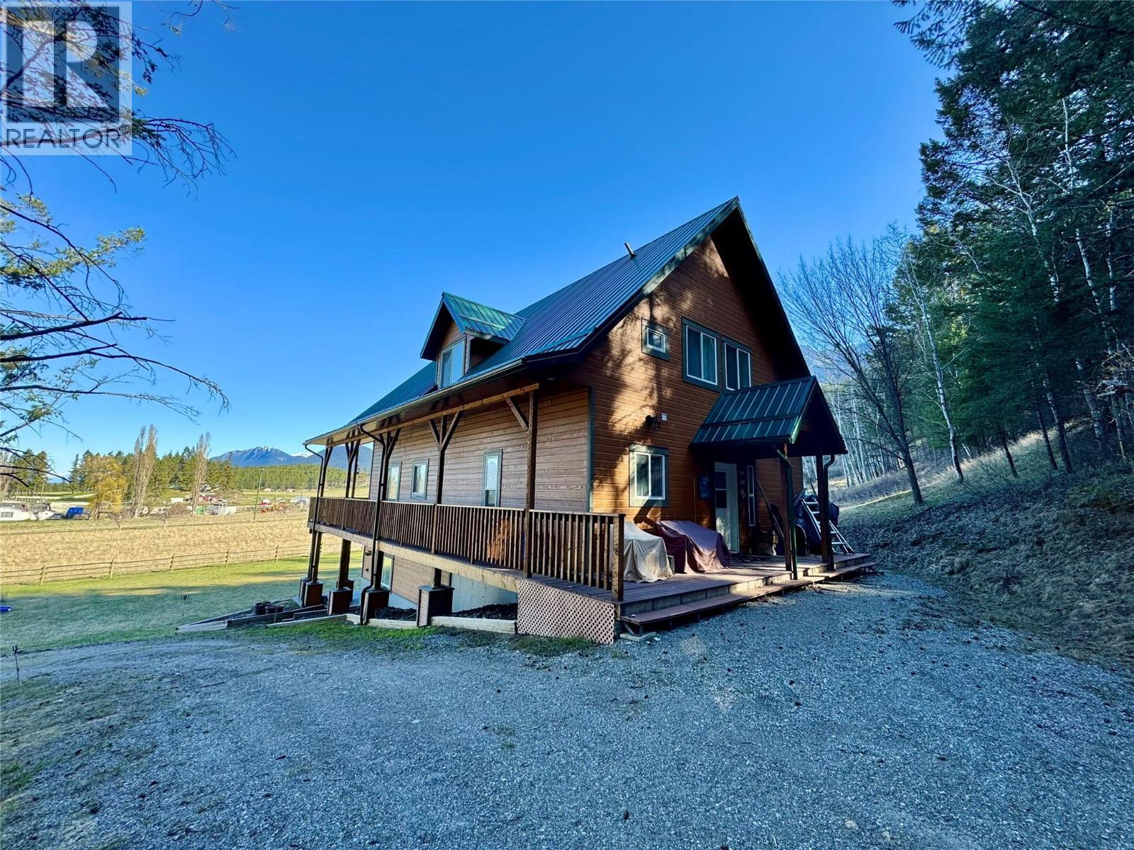 5586 Highway 95, Edgewater, BC - Outdoor