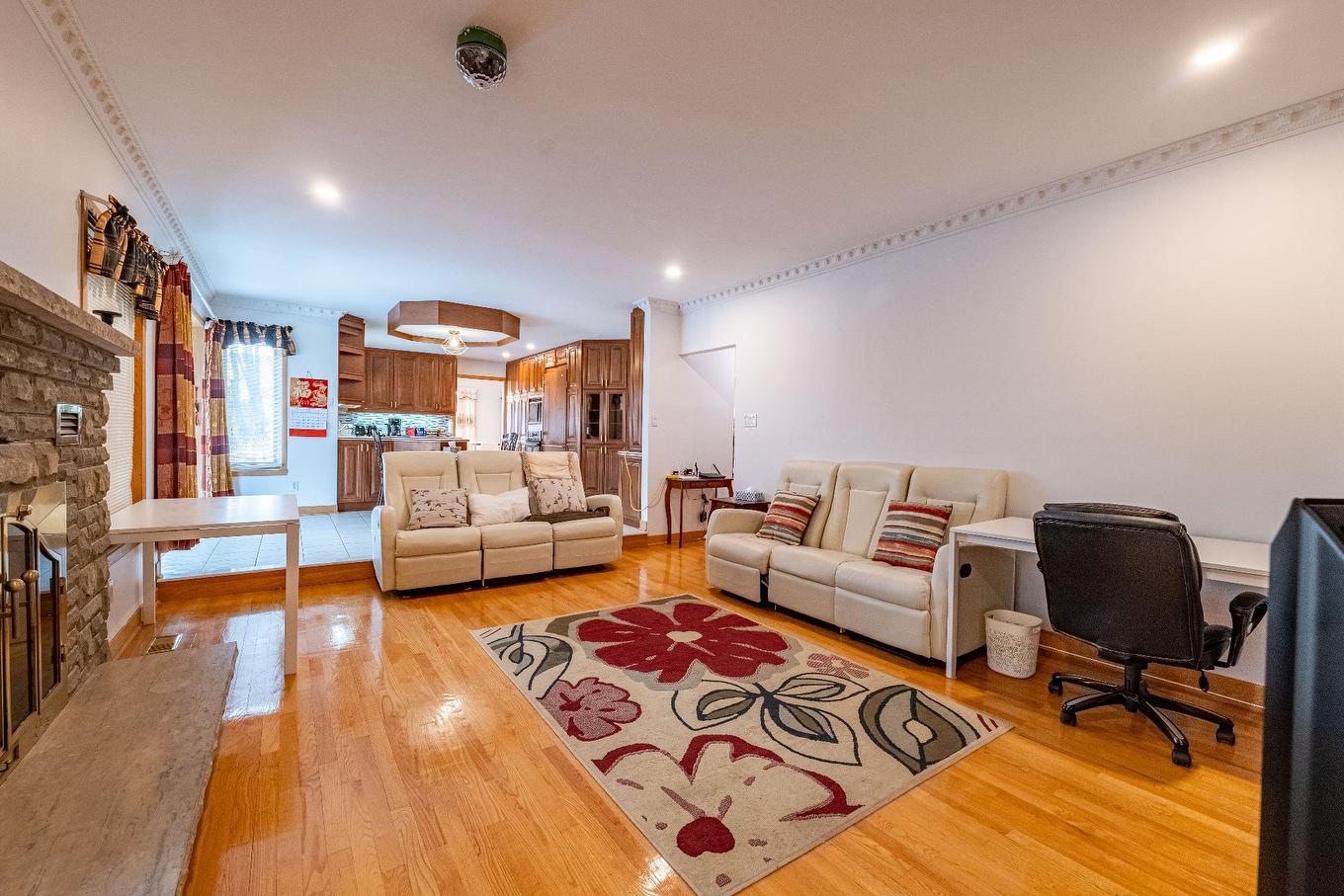 Family room - 8980 Crois. Roussin, Brossard, QC - Indoor Photo Showing Living Room
