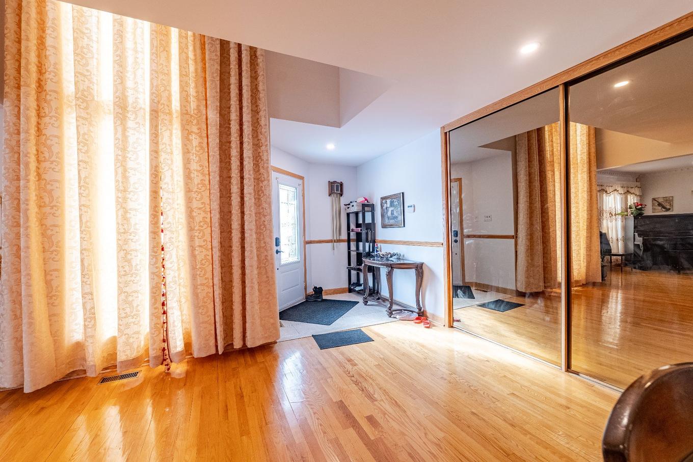 Hall - 8980 Crois. Roussin, Brossard, QC - Indoor Photo Showing Other Room