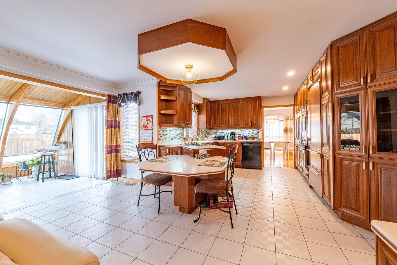 Kitchen - 8980 Crois. Roussin, Brossard, QC - Indoor Photo Showing Dining Room