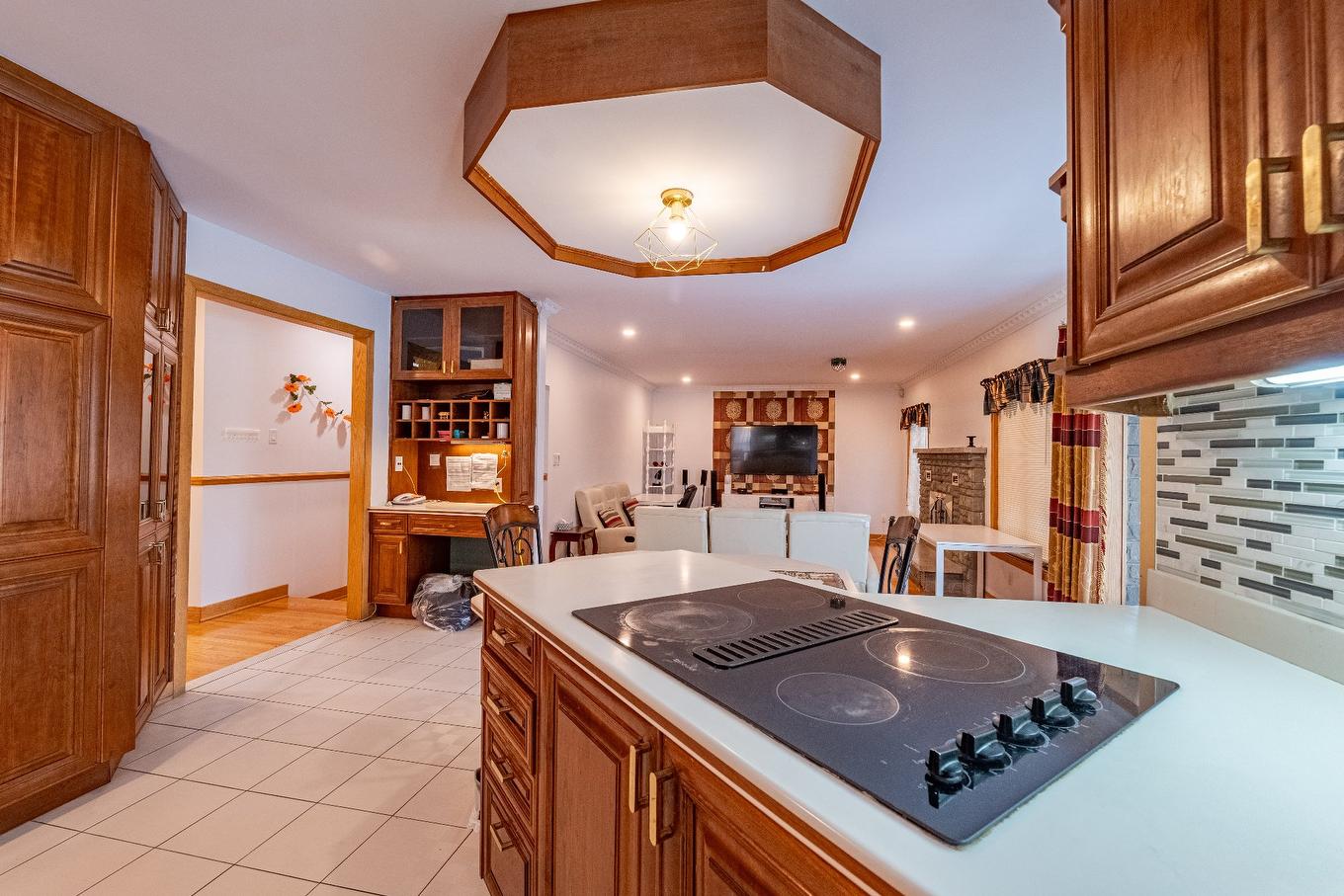 Kitchen - 8980 Crois. Roussin, Brossard, QC - Indoor Photo Showing Kitchen