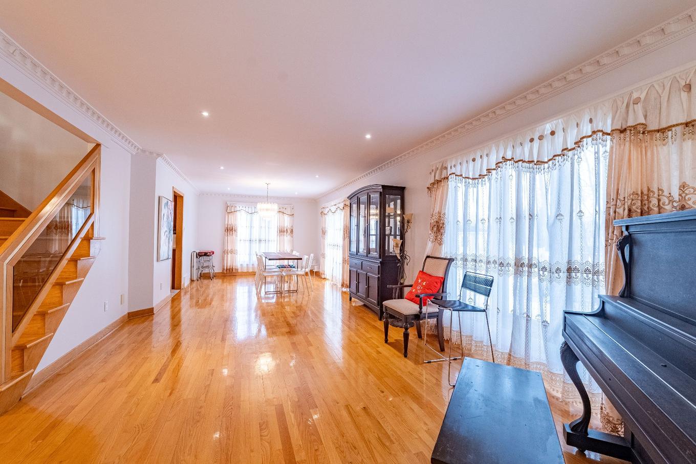 Living room - 8980 Crois. Roussin, Brossard, QC - Indoor Photo Showing Other Room