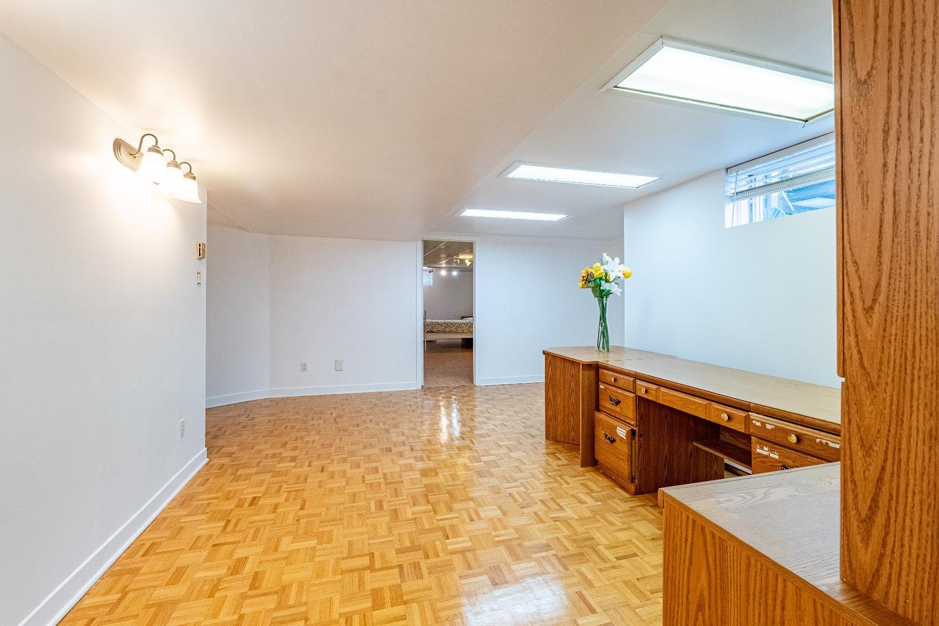 Office - 8980 Crois. Roussin, Brossard, QC - Indoor