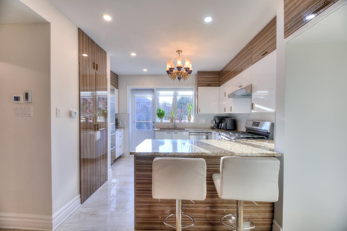 Dinette - 135 Av. Vivian, Mont-Royal, QC - Indoor