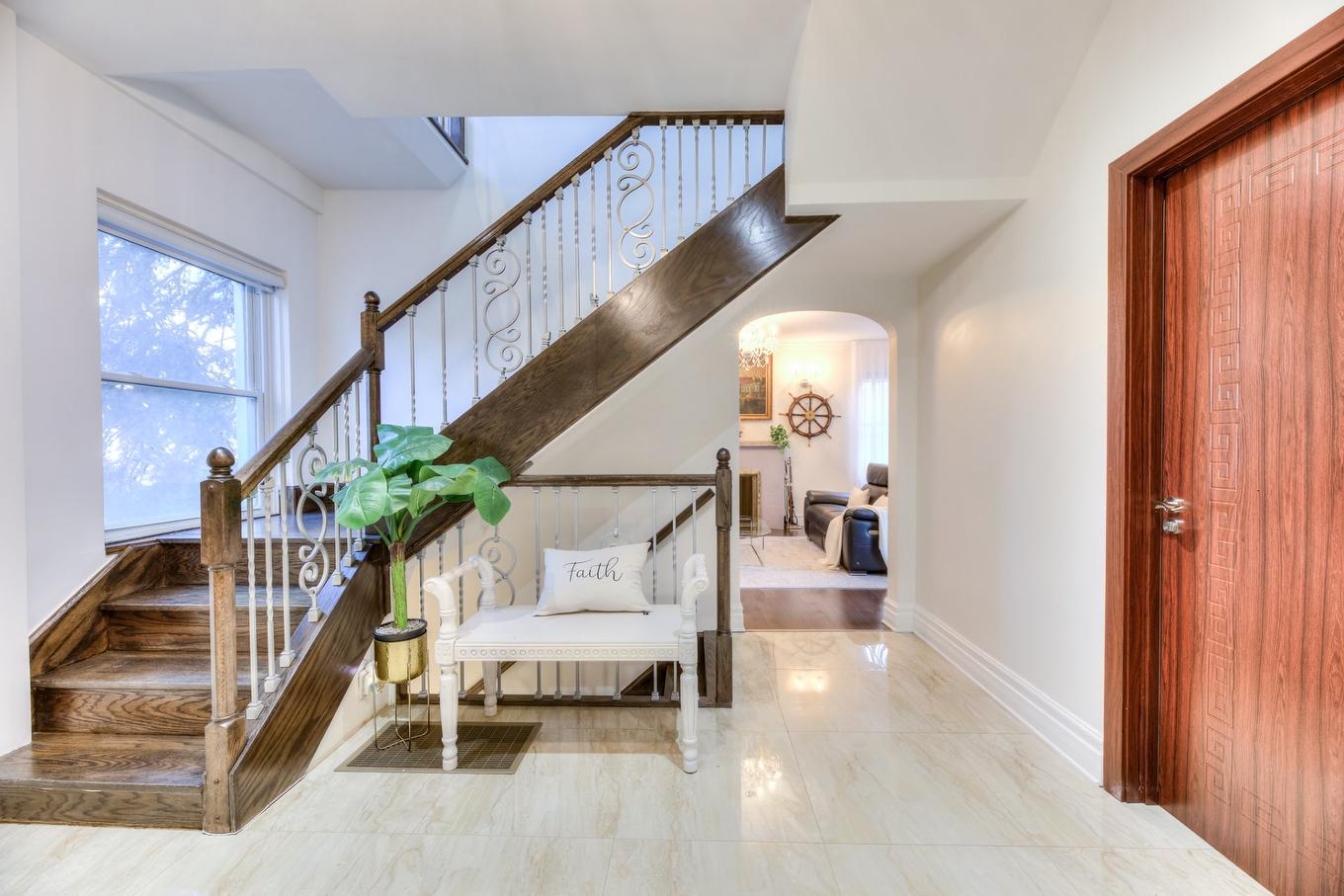 Staircase - 135 Av. Vivian, Mont-Royal, QC - Indoor Photo Showing Other Room