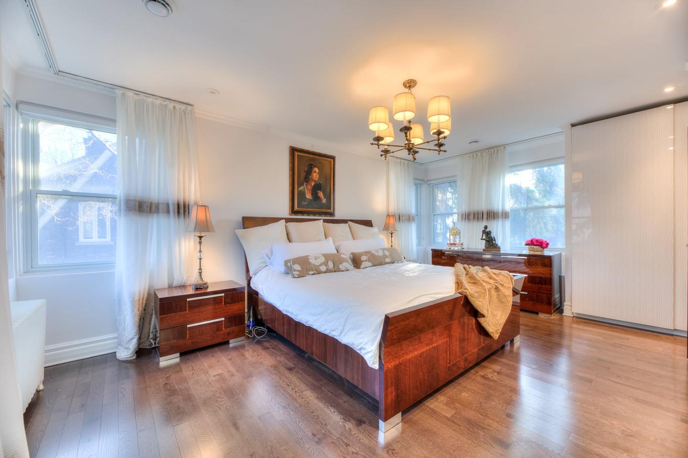 Primary bedroom - 135 Av. Vivian, Mont-Royal, QC - Indoor Photo Showing Bedroom