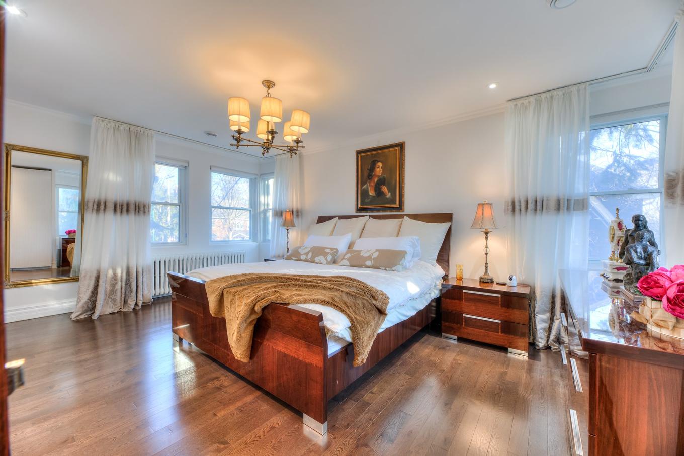 Primary bedroom - 135 Av. Vivian, Mont-Royal, QC - Indoor Photo Showing Bedroom