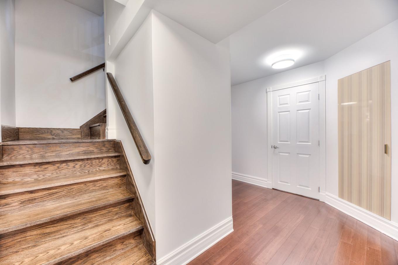 Staircase - 135 Av. Vivian, Mont-Royal, QC - Indoor Photo Showing Other Room