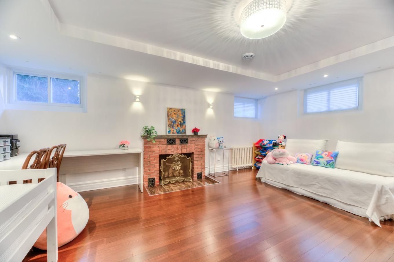 Family room - 135 Av. Vivian, Mont-Royal, QC - Indoor