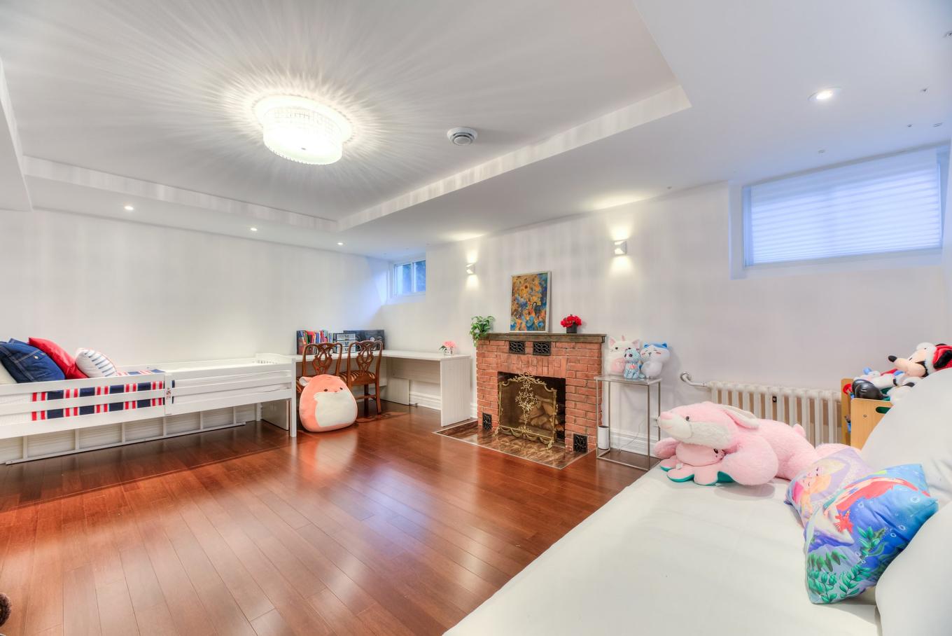 Family room - 135 Av. Vivian, Mont-Royal, QC - Indoor