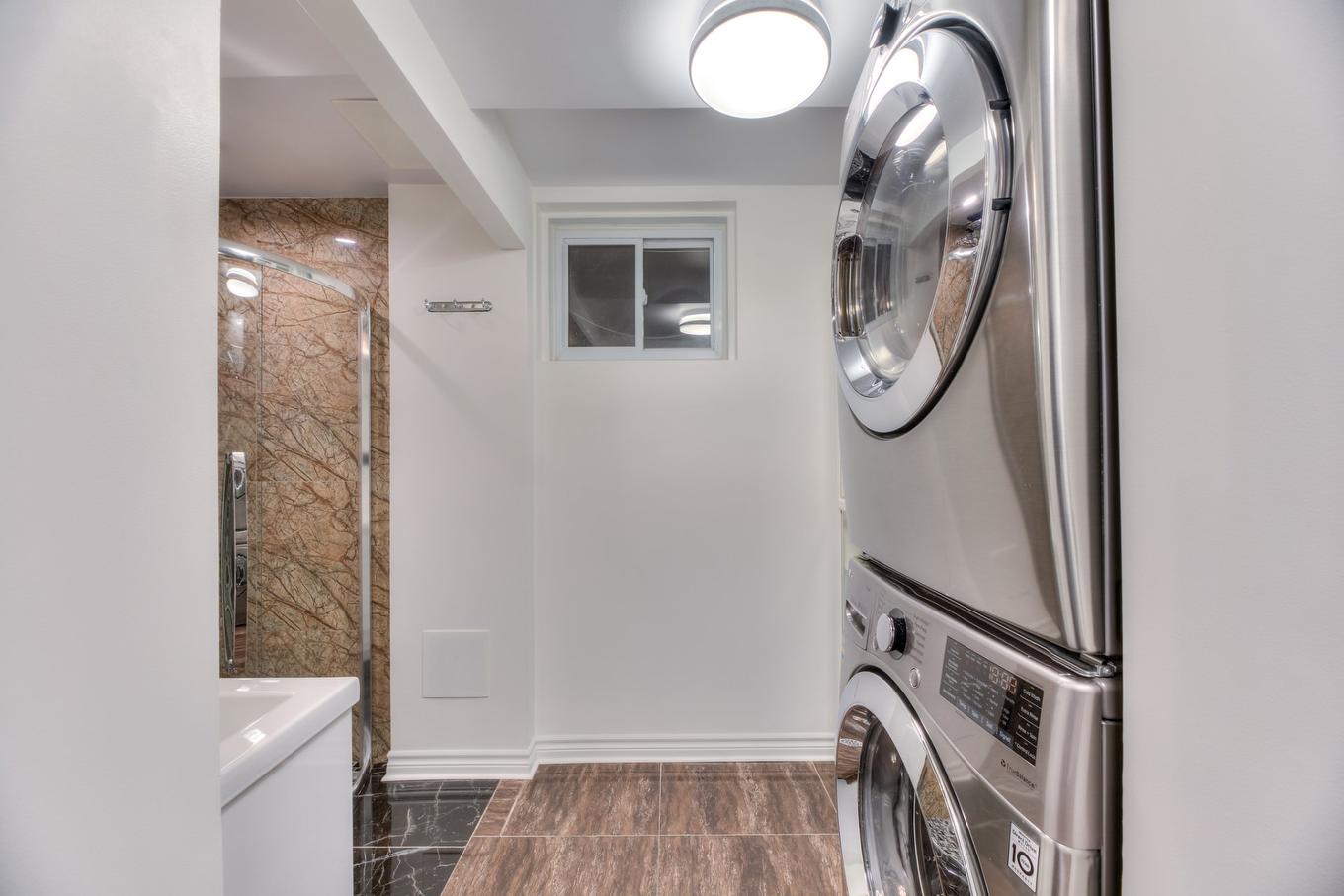 Laundry room - 135 Av. Vivian, Mont-Royal, QC - Indoor Photo Showing Laundry Room