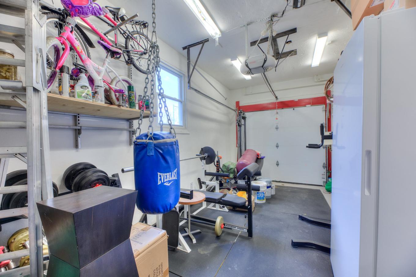 Garage - 135 Av. Vivian, Mont-Royal, QC - Indoor Photo Showing Garage