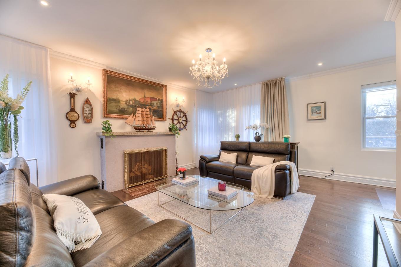 Living room - 135 Av. Vivian, Mont-Royal, QC - Indoor Photo Showing Living Room With Fireplace