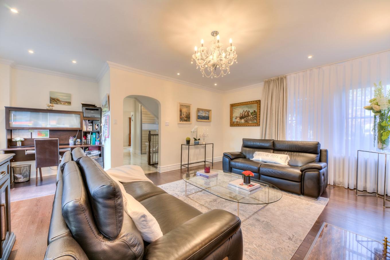 Living room - 135 Av. Vivian, Mont-Royal, QC - Indoor Photo Showing Living Room