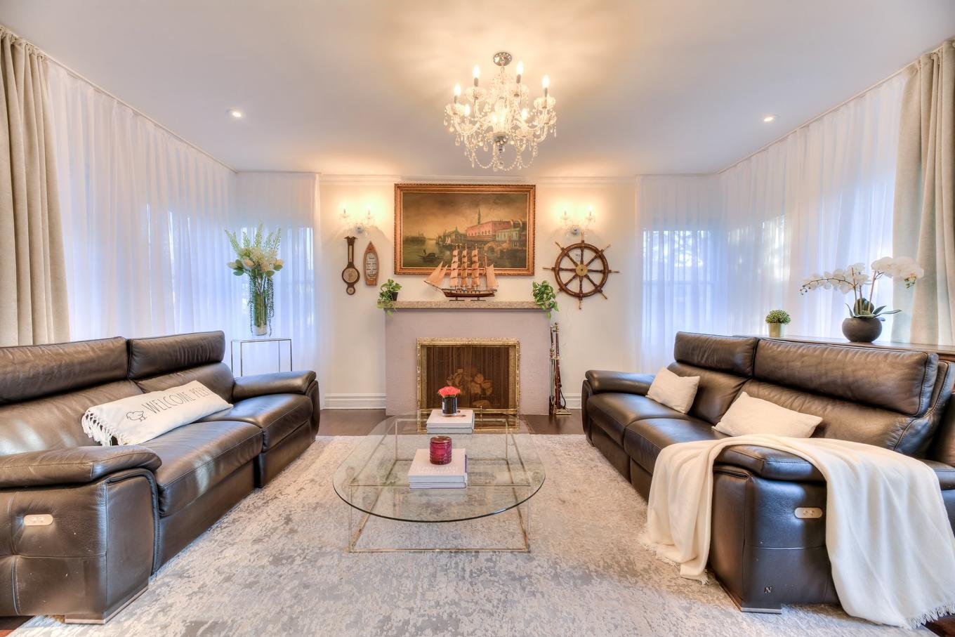 Living room - 135 Av. Vivian, Mont-Royal, QC - Indoor Photo Showing Living Room