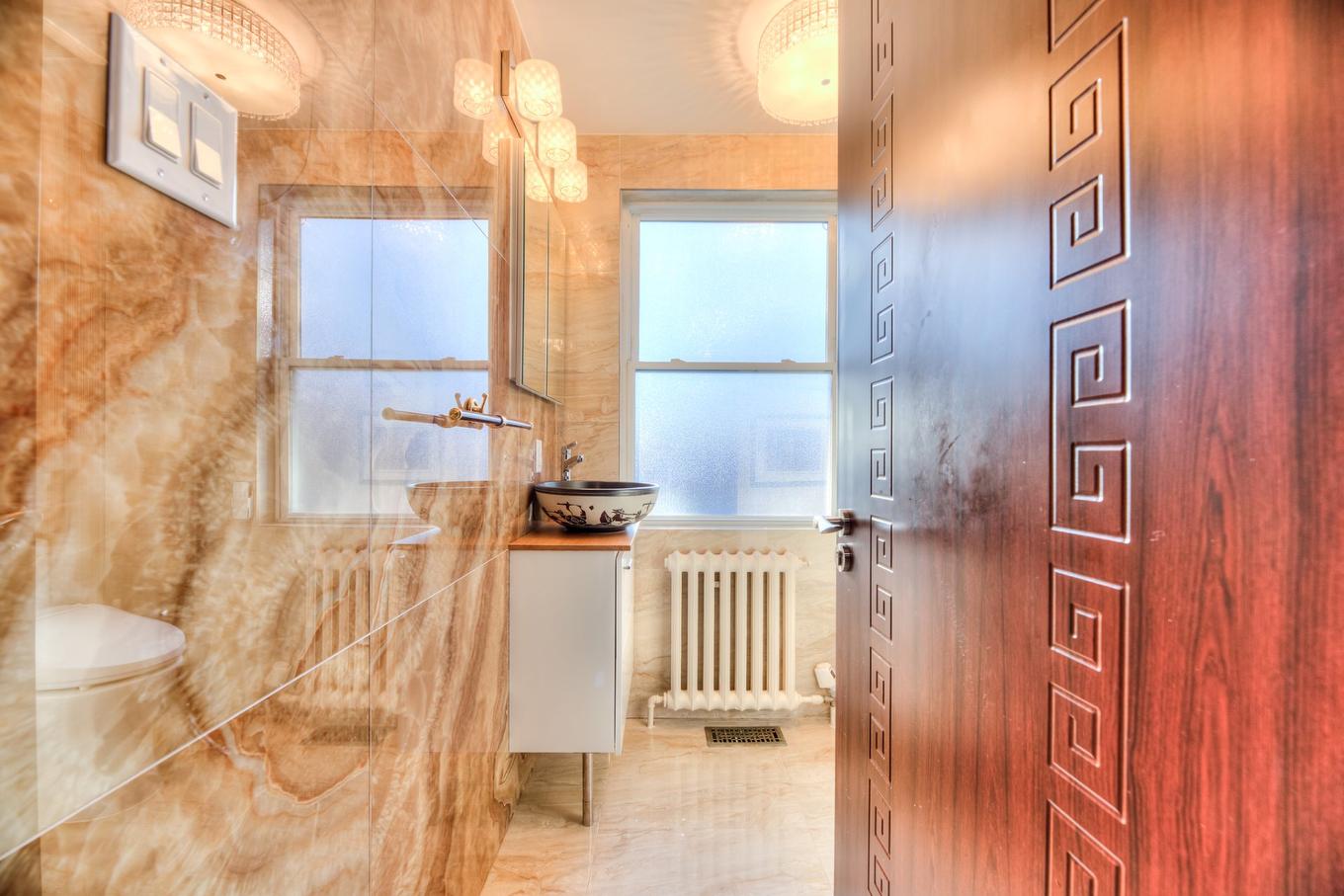 Powder room - 135 Av. Vivian, Mont-Royal, QC - Indoor