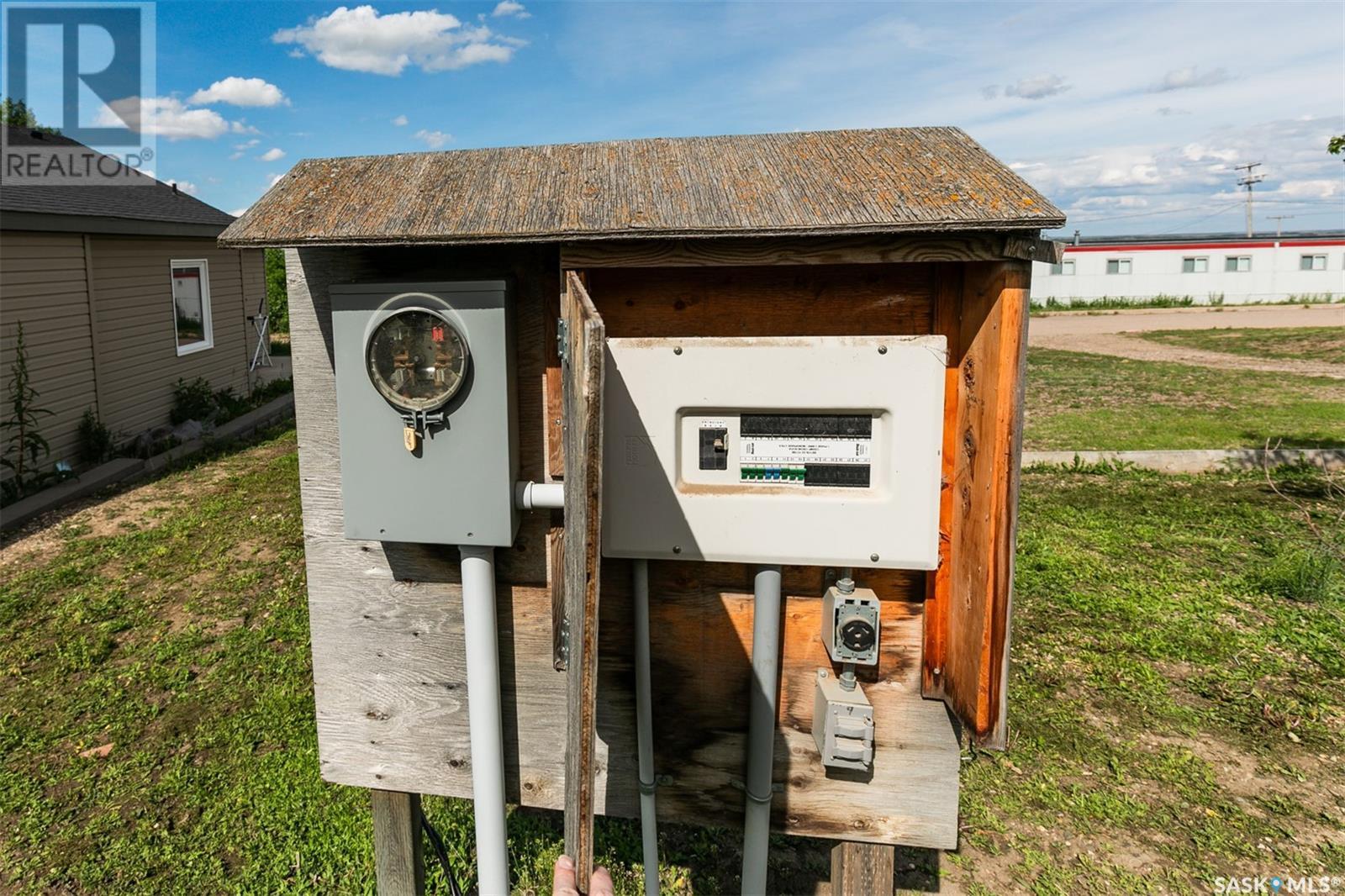 33 & 43 Atlantic Avenue, Kerrobert, SK