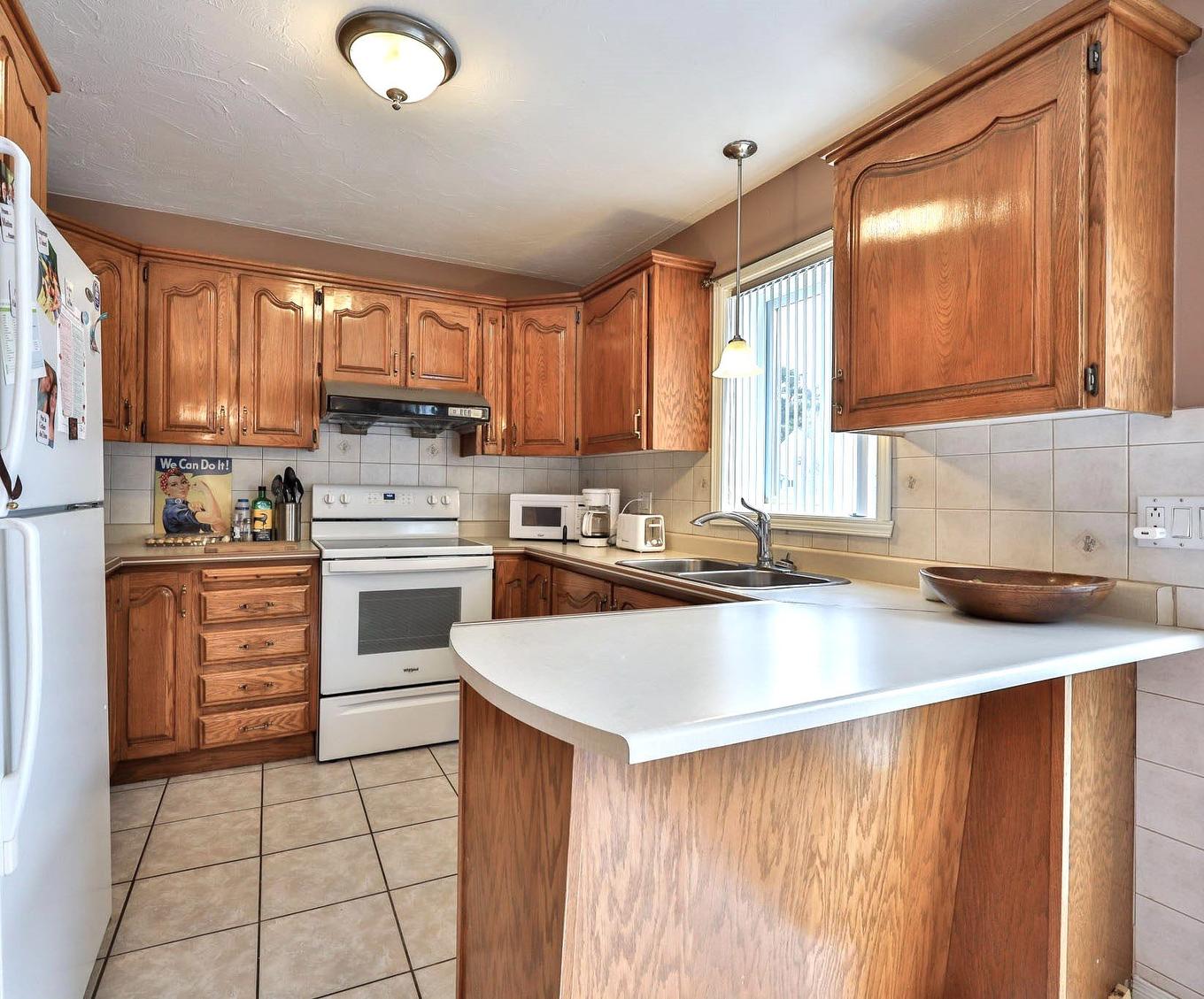 Cuisine - 236 - 240 Rue Papineau, Papineauville, QC - Indoor Photo Showing Kitchen With Double Sink