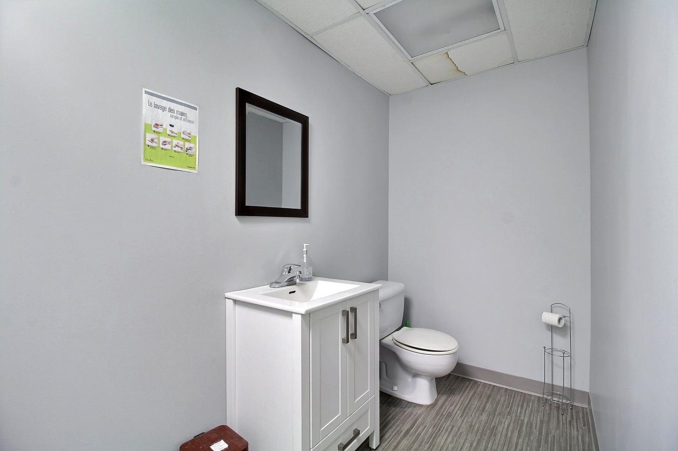 Powder room - 1235 - 1237 3E Avenue, Val-D'Or, QC - Indoor Photo Showing Bathroom