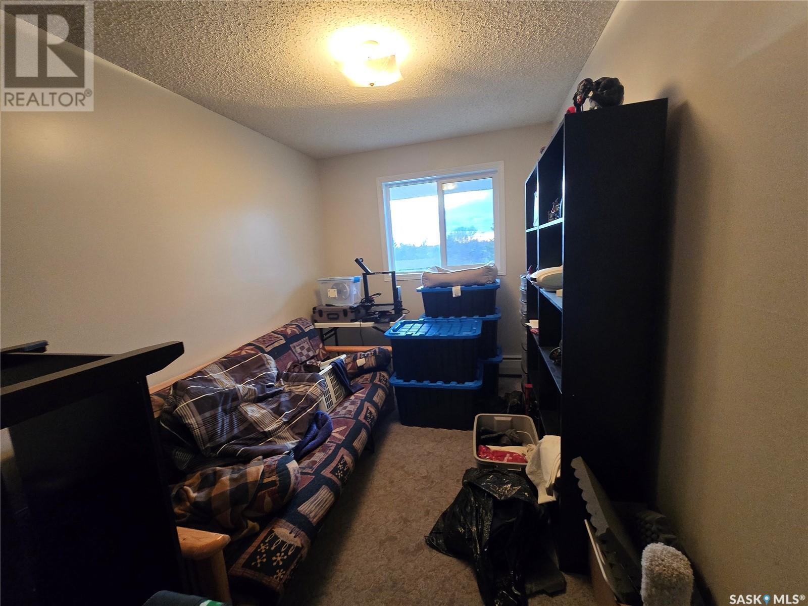 301 1822 Eaglesham Avenue, Weyburn, SK - Indoor