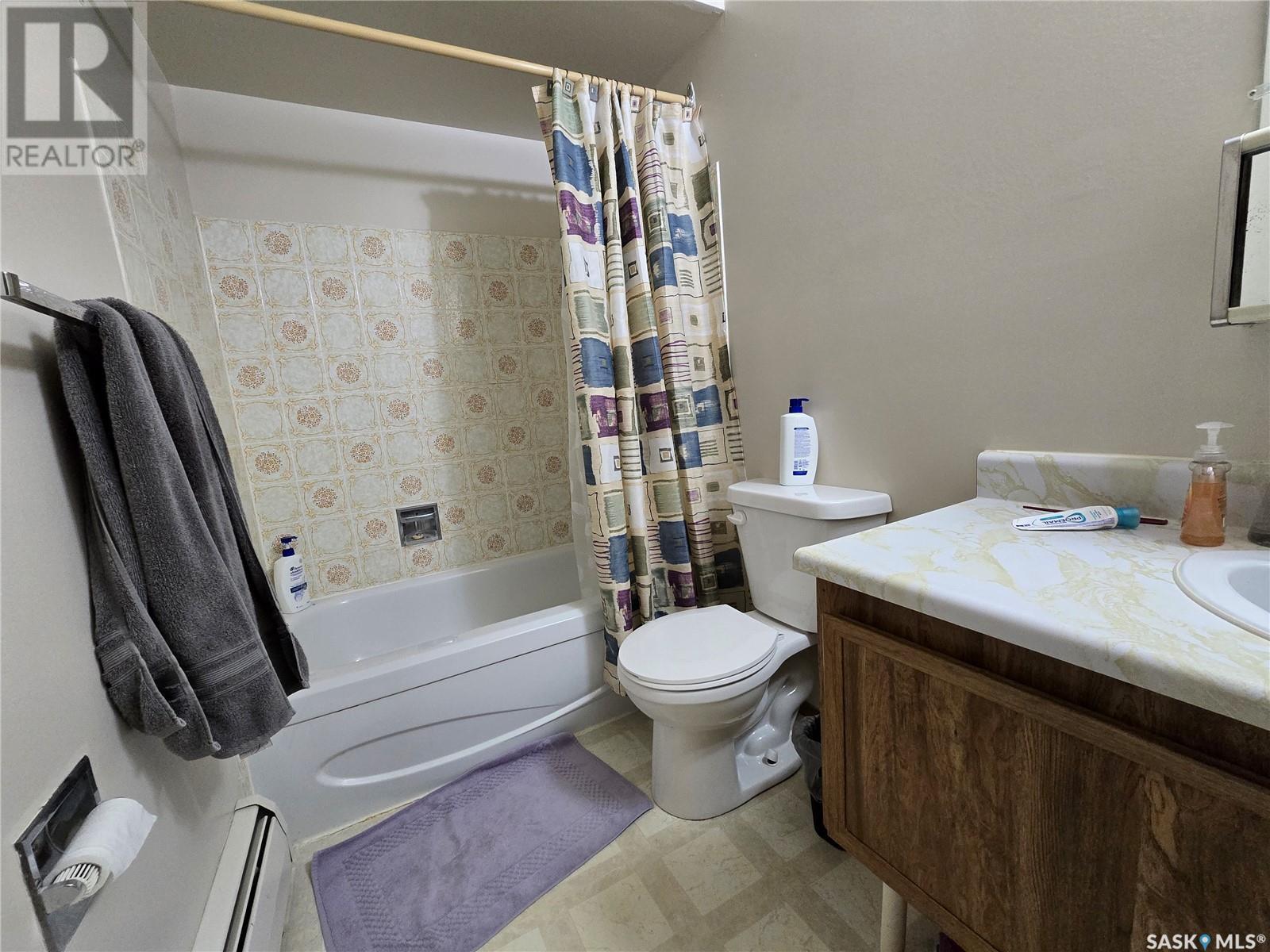 301 1822 Eaglesham Avenue, Weyburn, SK - Indoor Photo Showing Bathroom