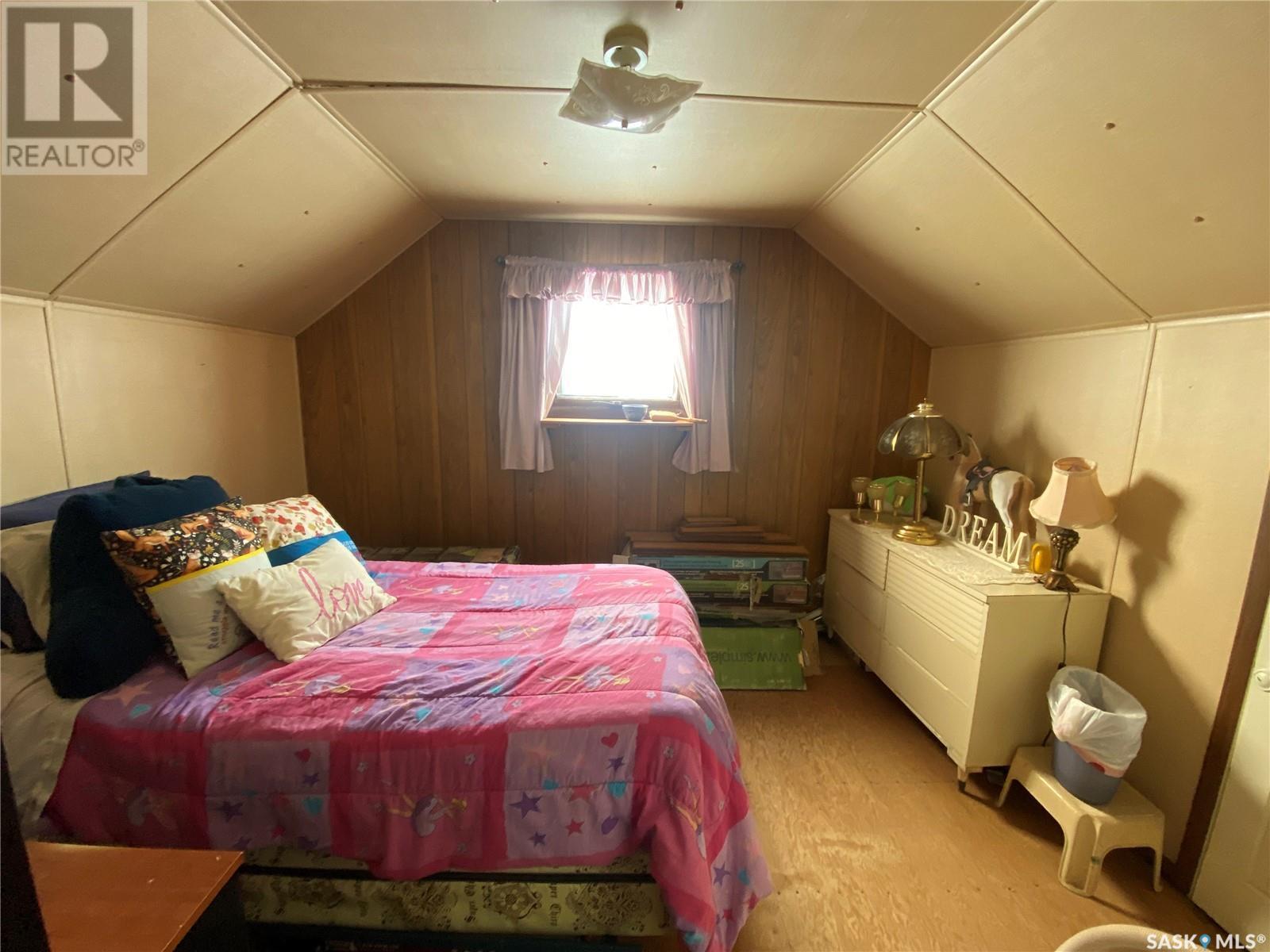819 3Rd Avenue N, Alsask, SK - Indoor Photo Showing Bedroom