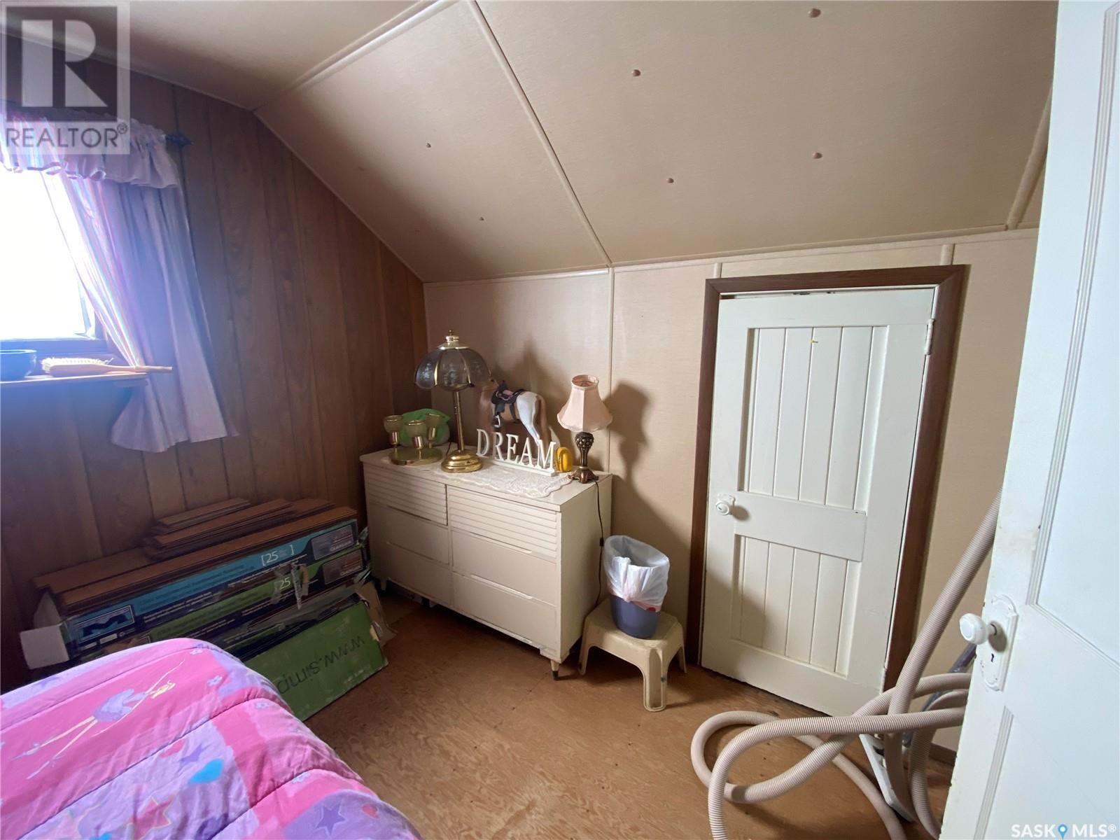 819 3Rd Avenue N, Alsask, SK - Indoor Photo Showing Bedroom