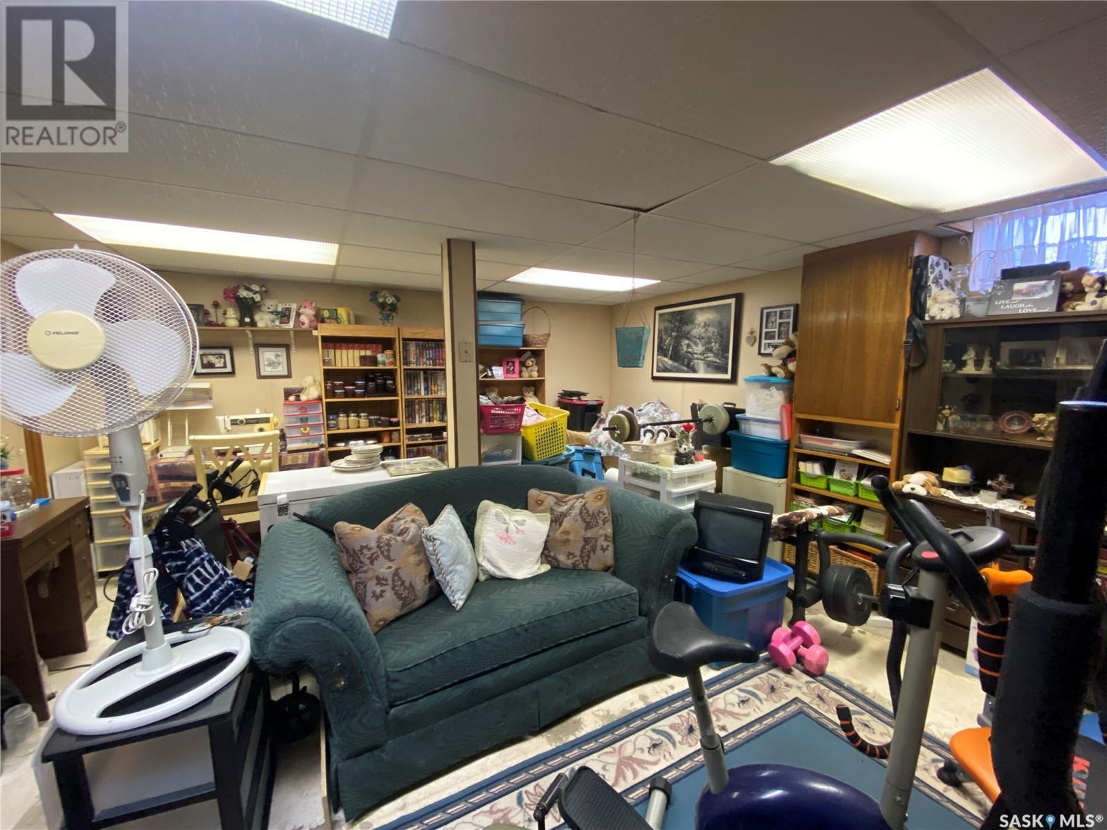 819 3Rd Avenue N, Alsask, SK - Indoor