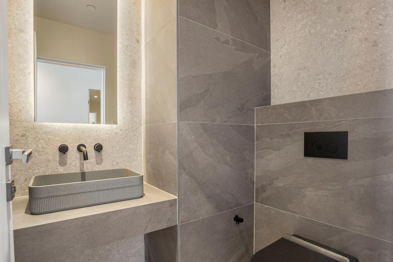 Powder room - 302-781 Rue De La Commune E., Montréal (Ville-Marie), QC - Indoor Photo Showing Bathroom