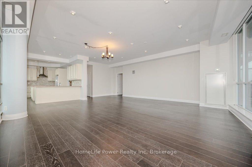 2001 - 1 Hurontario Street, Mississauga (Port Credit), ON - Indoor