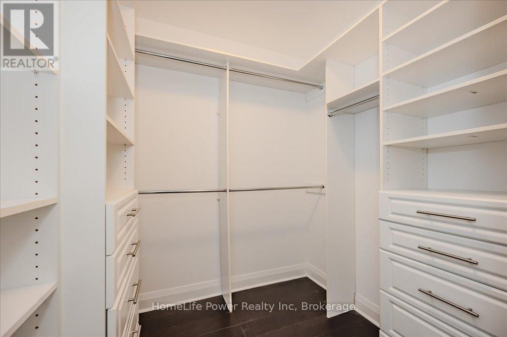 2001 - 1 Hurontario Street, Mississauga (Port Credit), ON - Indoor