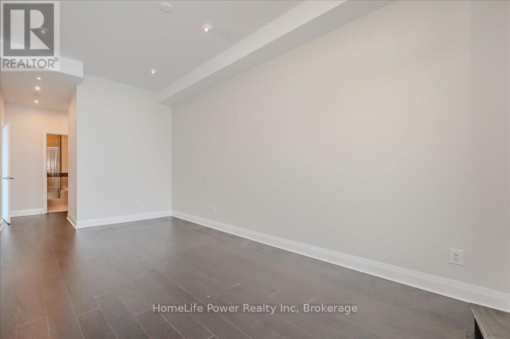 2001 - 1 Hurontario Street, Mississauga (Port Credit), ON - Indoor Photo Showing Other Room