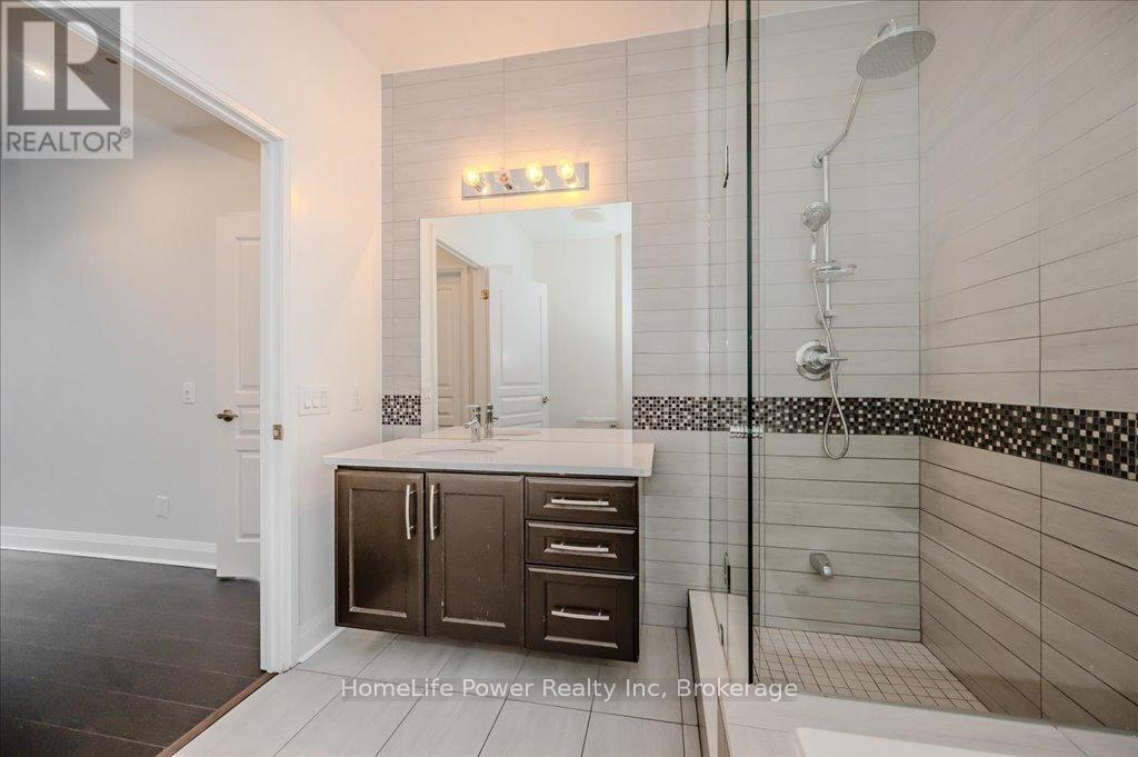 2001 - 1 Hurontario Street, Mississauga (Port Credit), ON - Indoor Photo Showing Bathroom