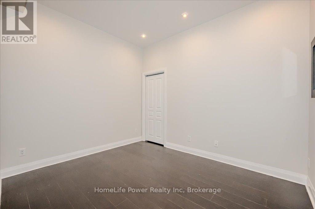 2001 - 1 Hurontario Street, Mississauga (Port Credit), ON - Indoor Photo Showing Other Room