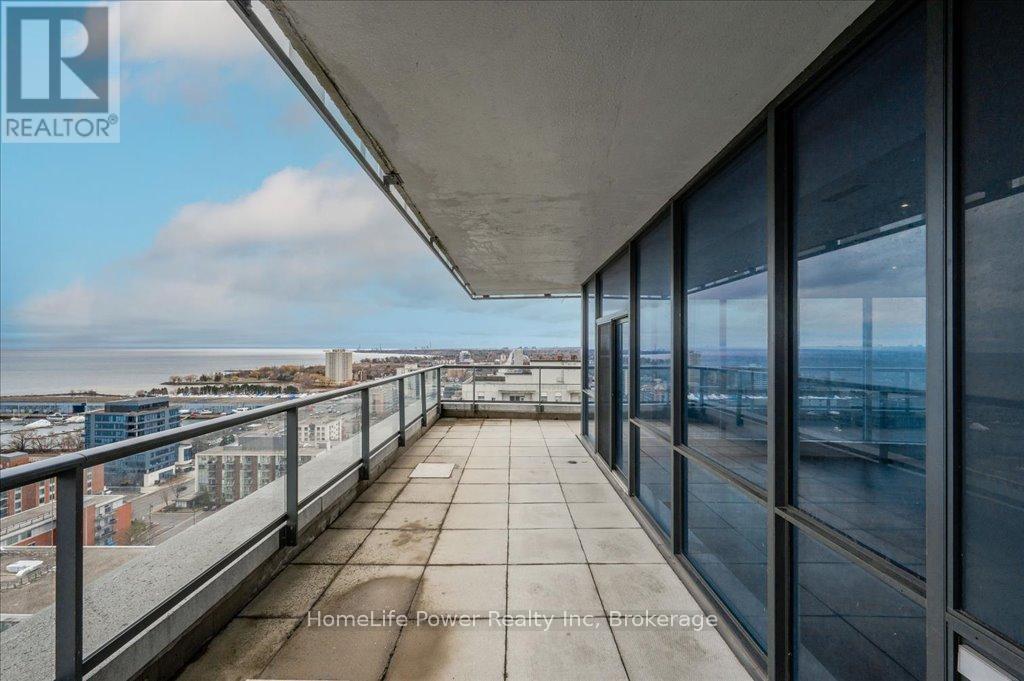 2001 - 1 Hurontario Street, Mississauga (Port Credit), ON - Outdoor With View With Exterior