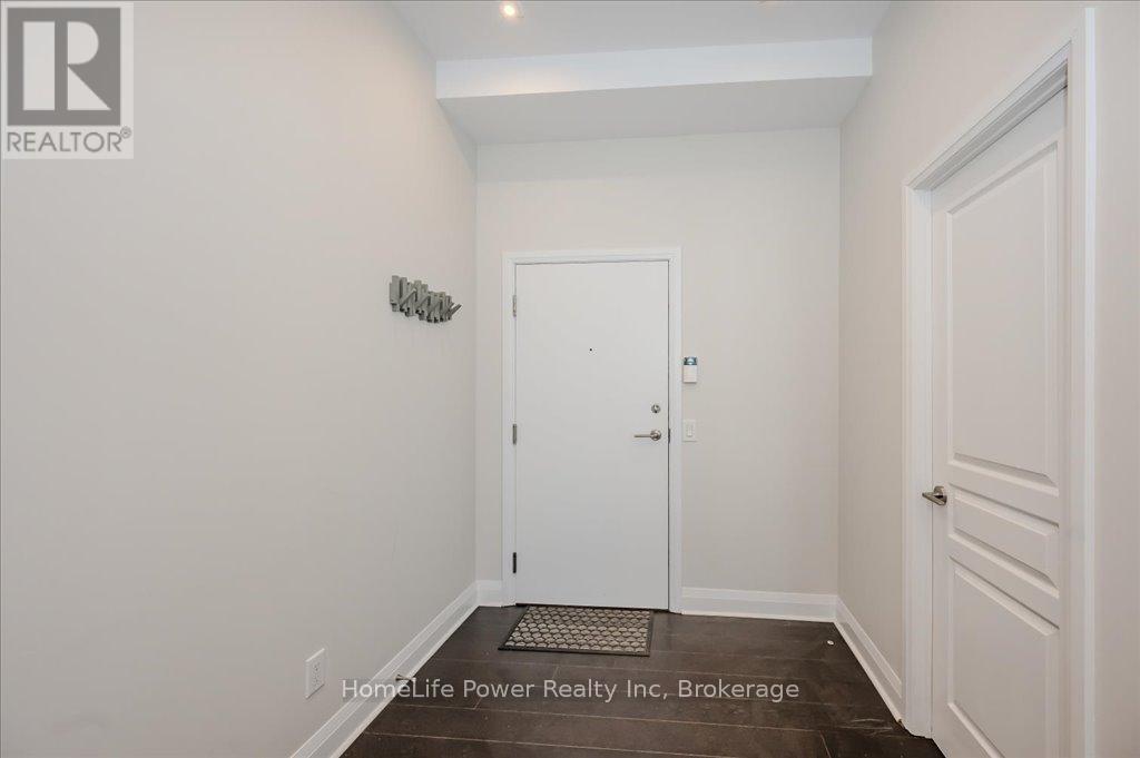 2001 - 1 Hurontario Street, Mississauga (Port Credit), ON - Indoor Photo Showing Other Room