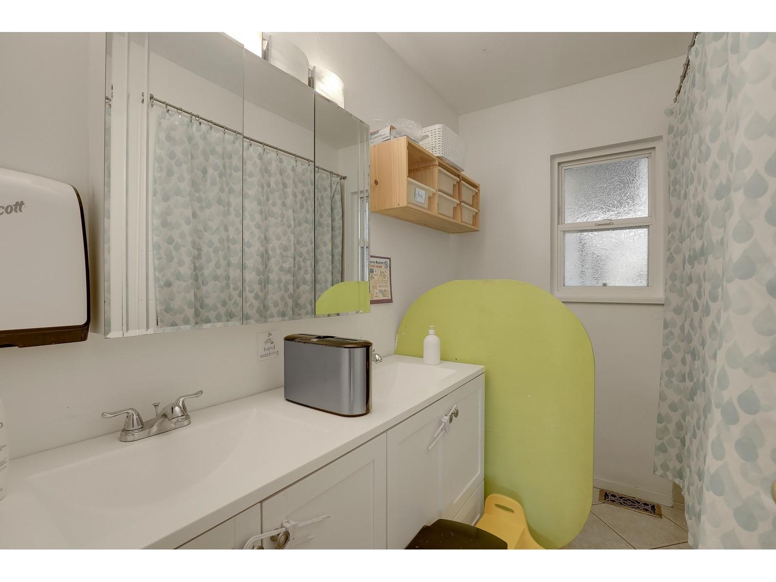 1554 Stevens Street, White Rock, BC