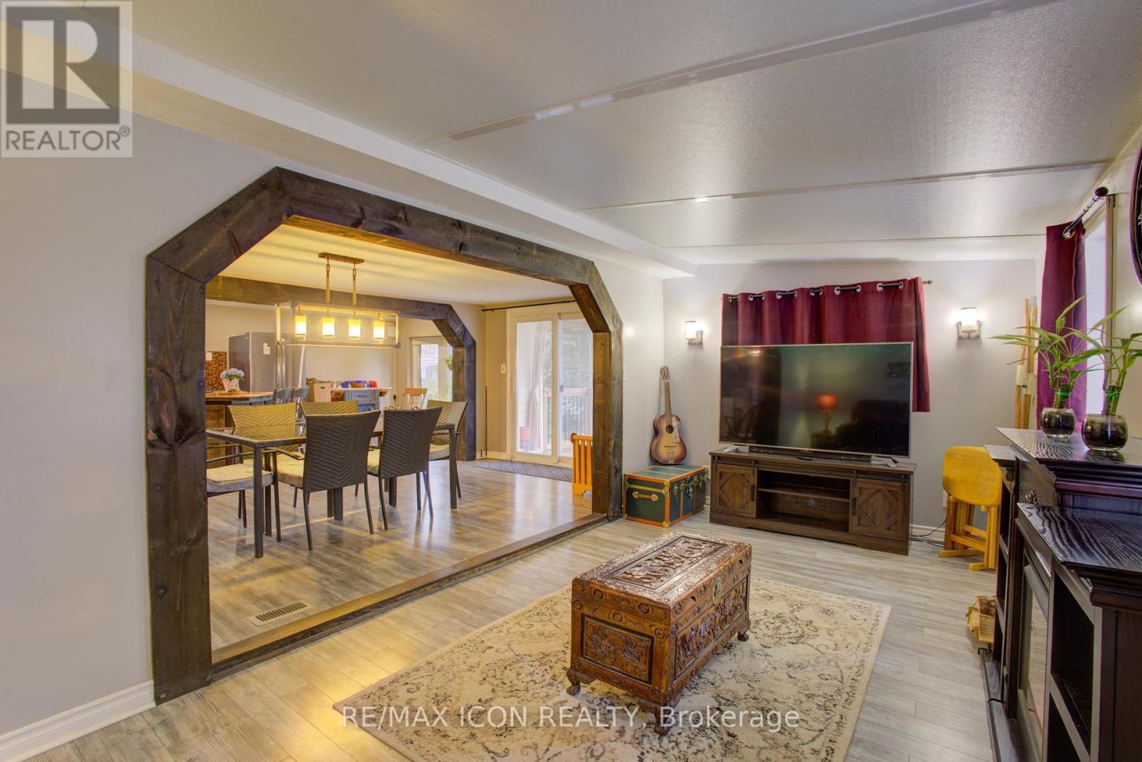 Maple 18 - 7489 Sideroad 5 E, Wellington North, ON - Indoor Photo Showing Living Room