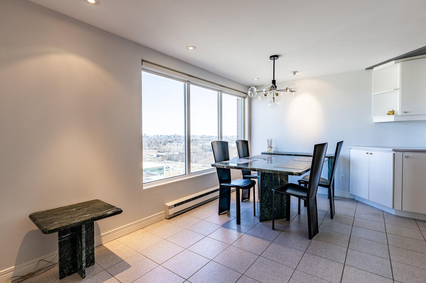 Coin-repas - 1604-795 Rue Muir, Montréal (Saint-Laurent), QC - Indoor Photo Showing Dining Room