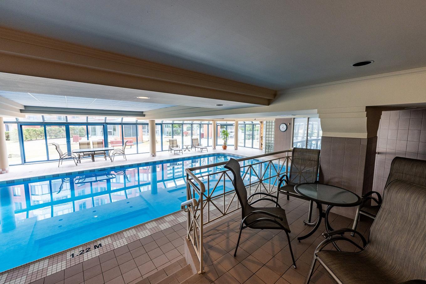 Piscine - 1604-795 Rue Muir, Montréal (Saint-Laurent), QC - Indoor Photo Showing Other Room With In Ground Pool