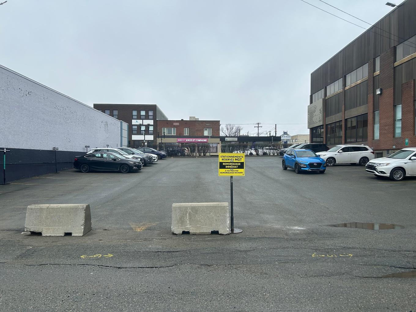 Parking - 33 Rue Gamble O., Rouyn-Noranda, QC - Outdoor