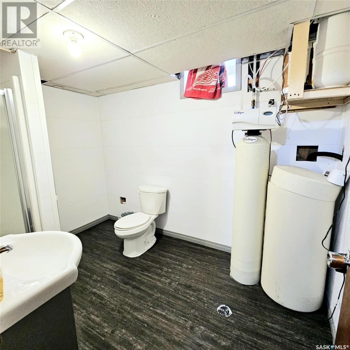 4 Walker Avenue, Yarbo, SK - Indoor