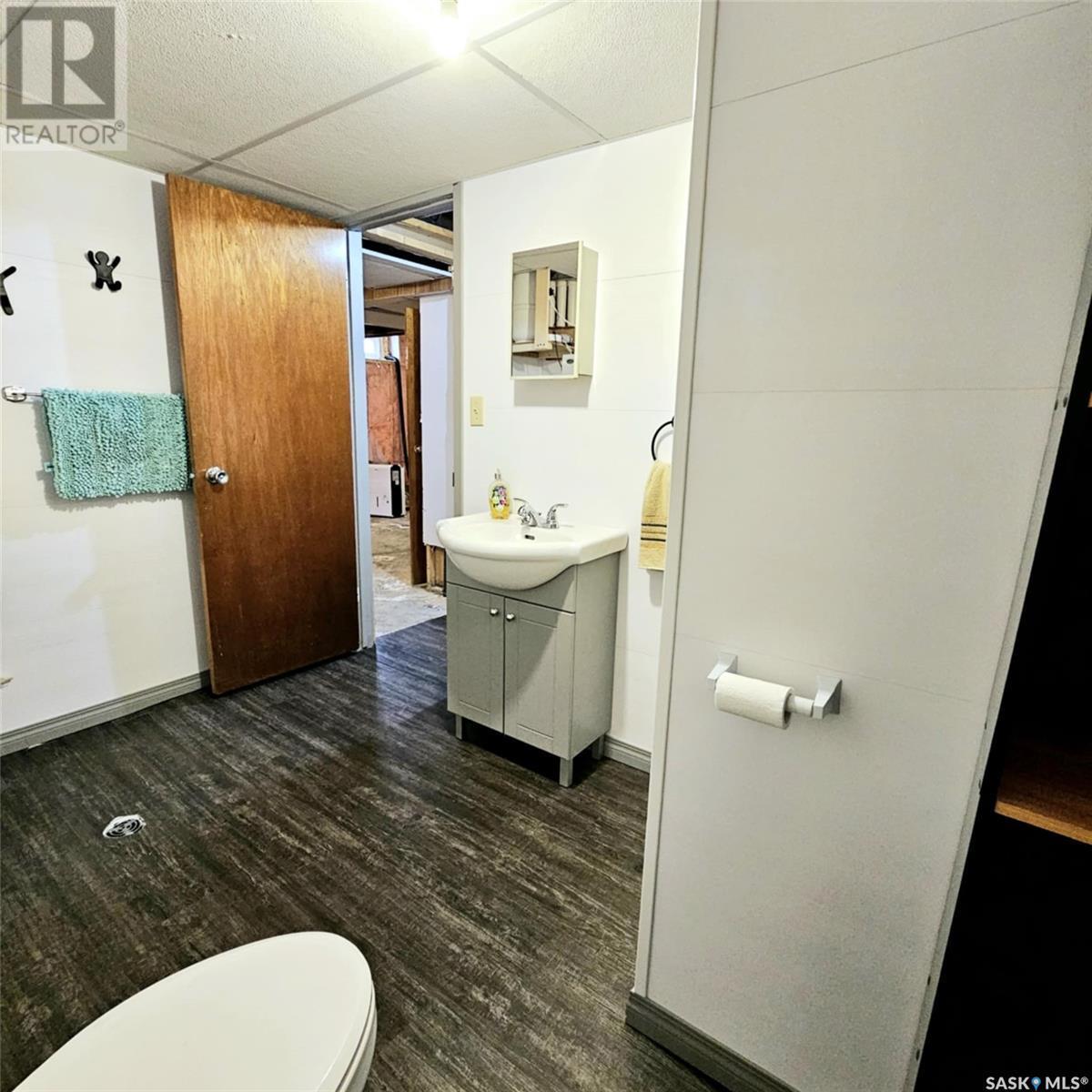 4 Walker Avenue, Yarbo, SK - Indoor Photo Showing Bathroom
