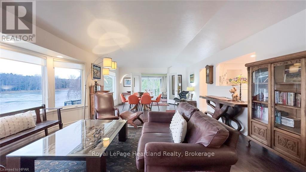 37001 Millar Street, Ashfield-Colborne-Wawanosh (Colborne), ON - Indoor Photo Showing Living Room