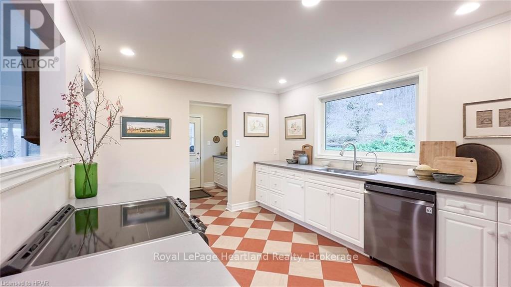 37001 Millar Street, Ashfield-Colborne-Wawanosh (Colborne), ON - Indoor Photo Showing Kitchen