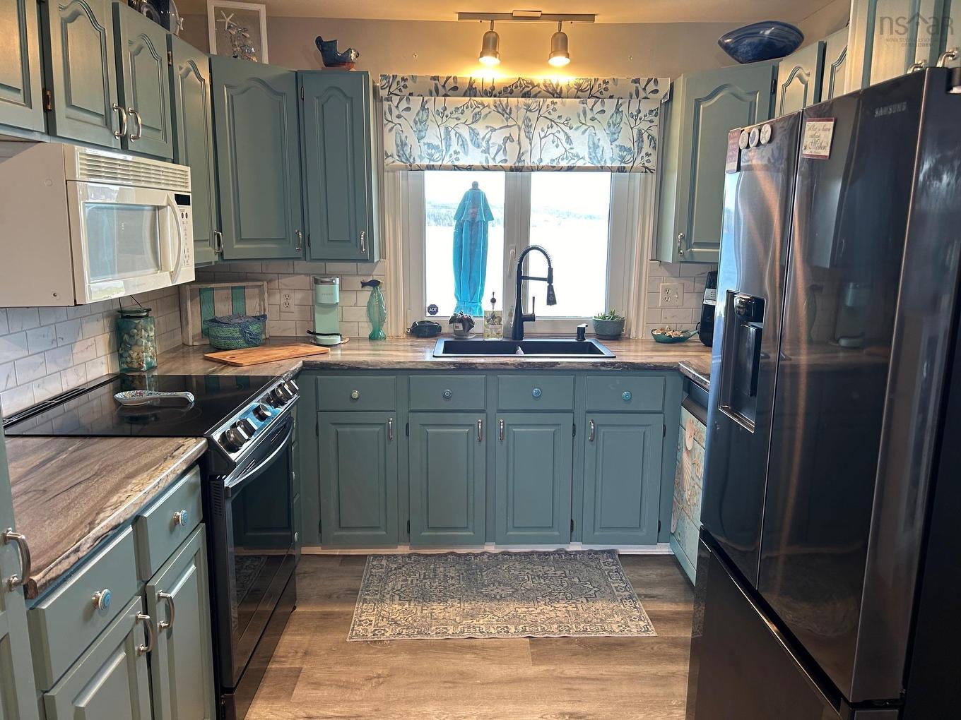 78 Fort Point Road, Lahave, NS